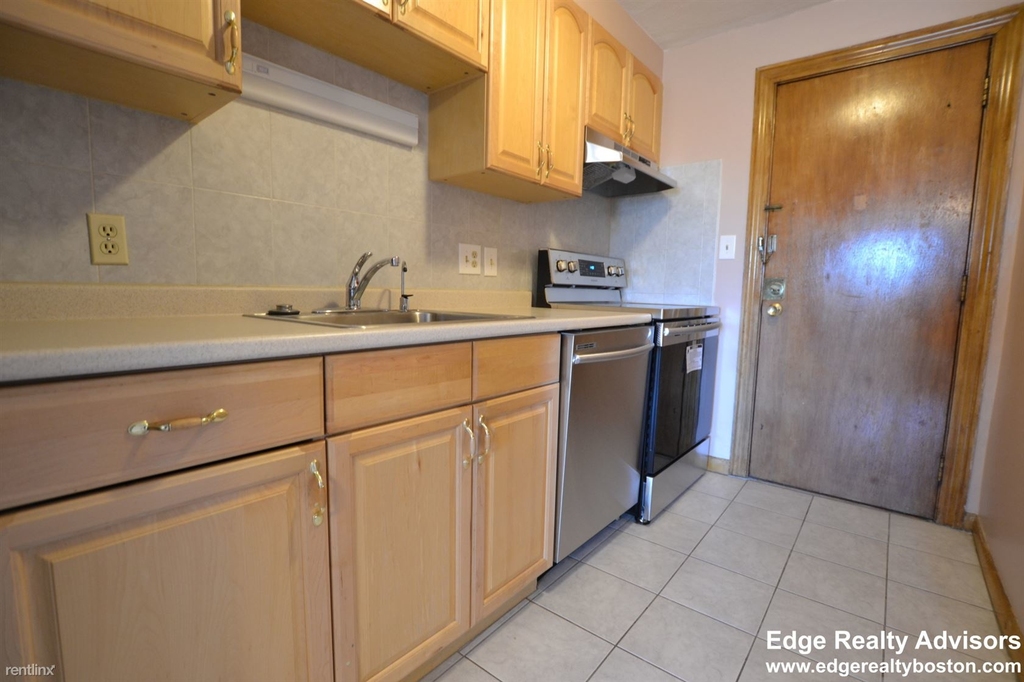 35 Glencoe St Apt 40 - Photo 1