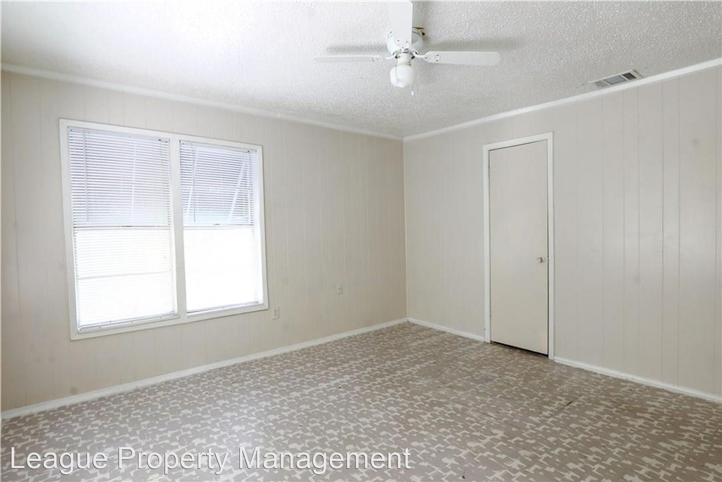 1411 6th Avenue - Photo 2