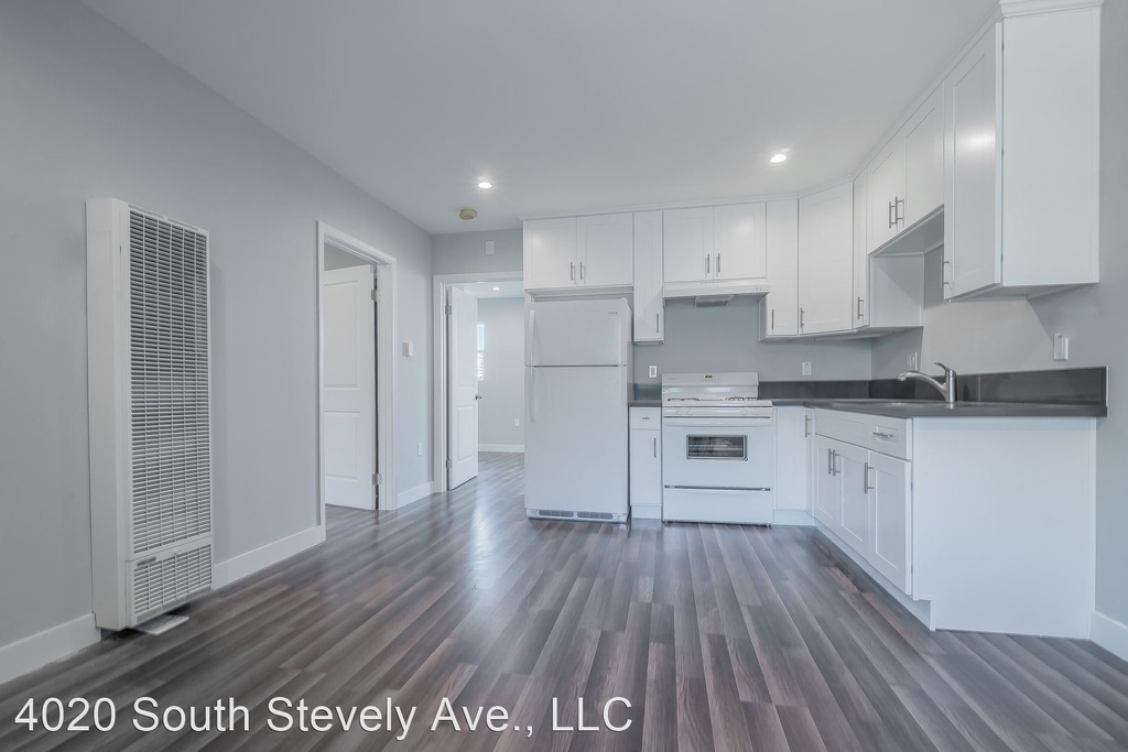 4020 Stevely Ave - Photo 1