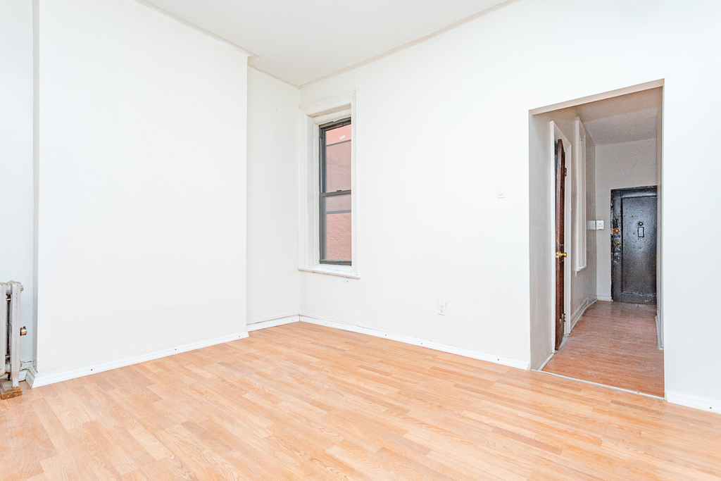 Franklin Avenue, Lincoln PL - Photo 2