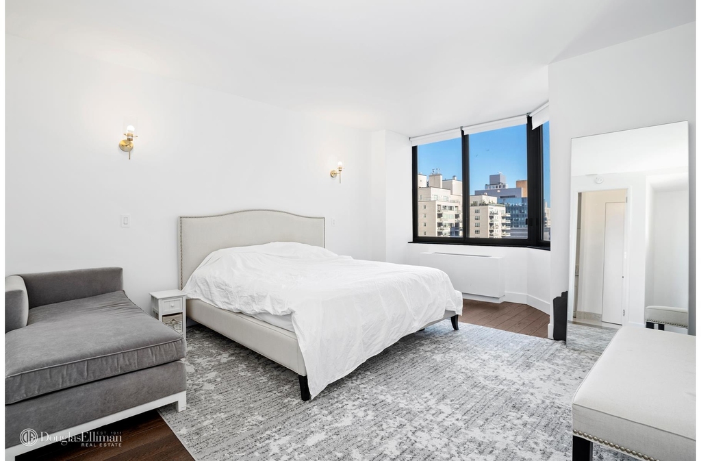 210 East 65th St - Photo 4