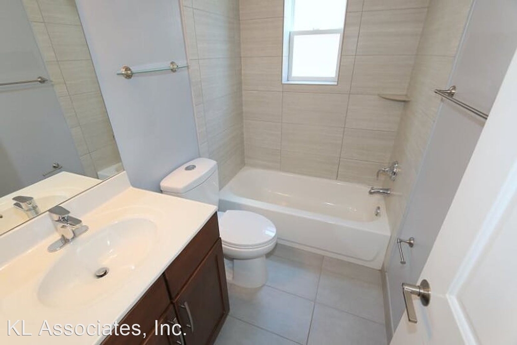 758 Girard Street, Nw - Photo 22