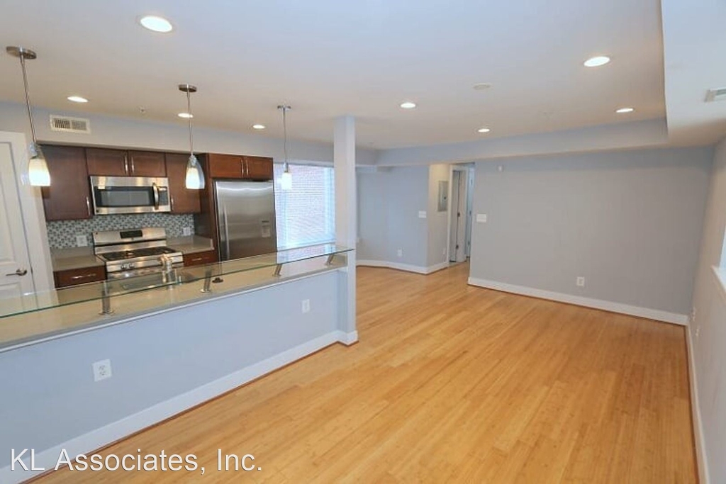 758 Girard Street, Nw - Photo 29