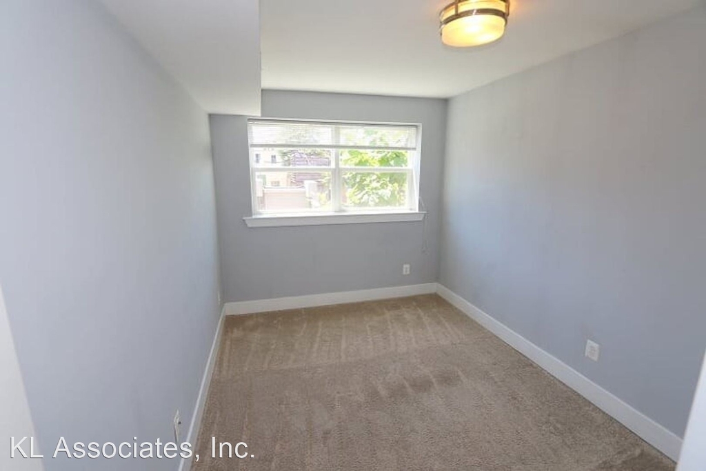 758 Girard Street, Nw - Photo 11