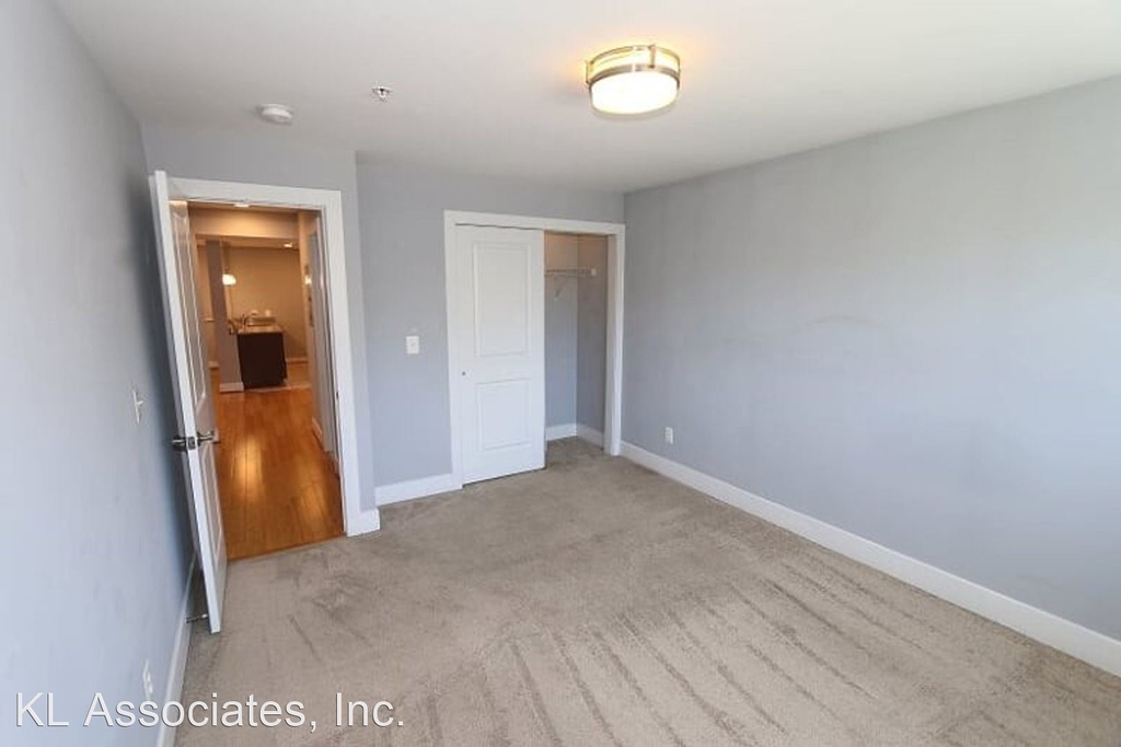 758 Girard Street, Nw - Photo 12