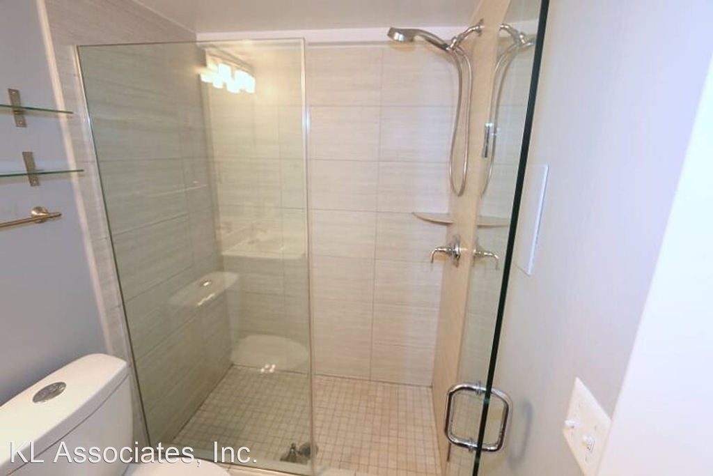 758 Girard Street, Nw - Photo 8