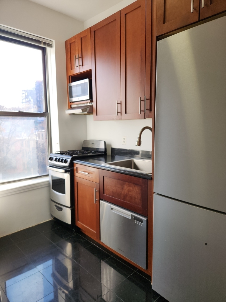2nd ave/ 18th st - Photo 4