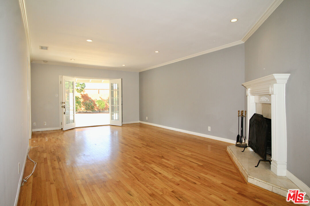 14431 Cohasset St - Photo 3