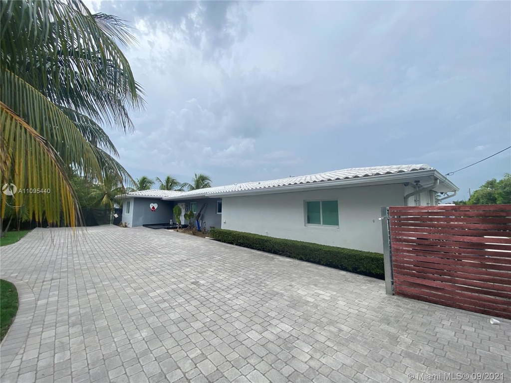 12388 N Bayshore Dr - Photo 1