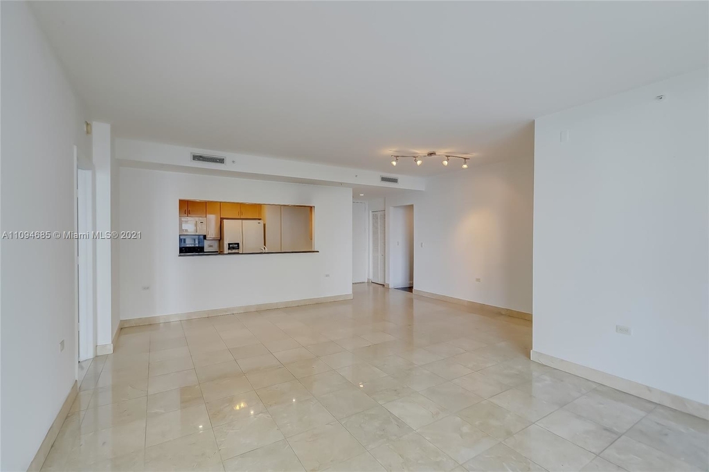 801 Brickell Key Blvd - Photo 11