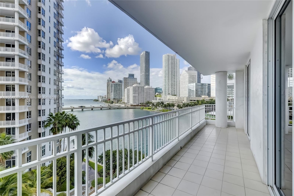 801 Brickell Key Blvd - Photo 12