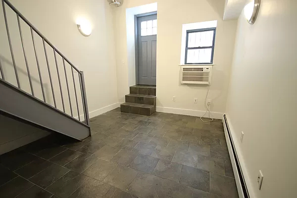 218 East 6th Street - Photo 7