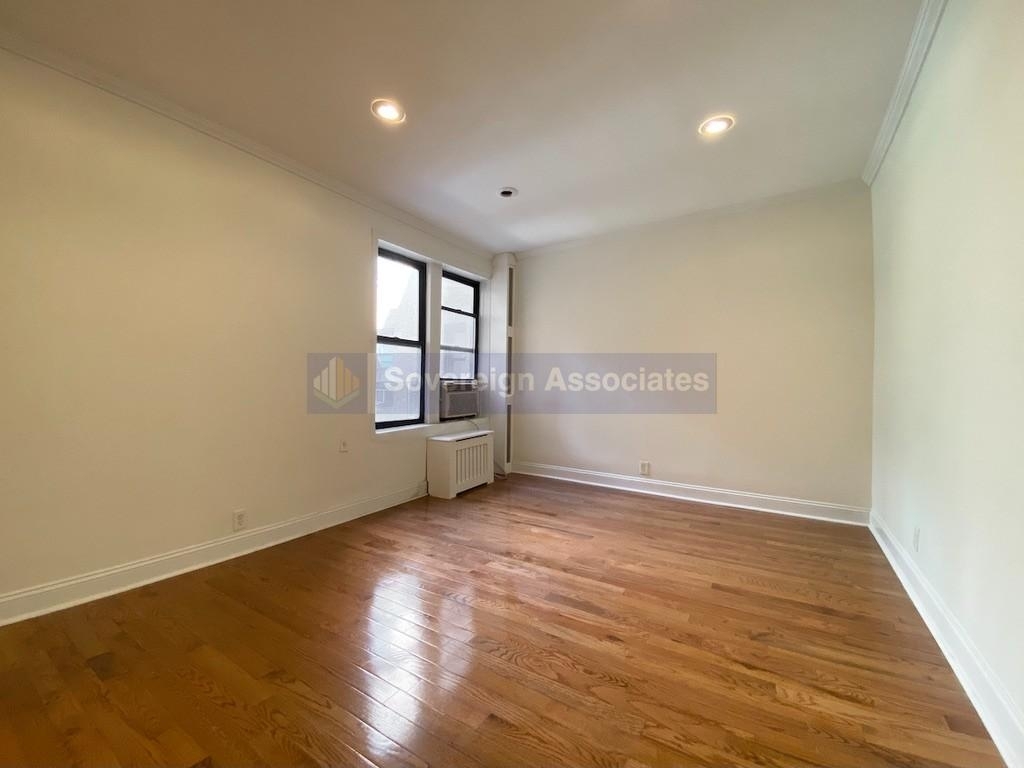 213 Bennett Avenue - Photo 1