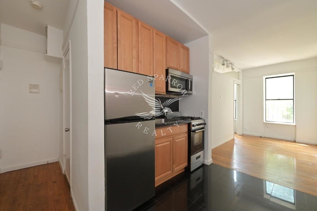 338 East 61st Street - Photo 0