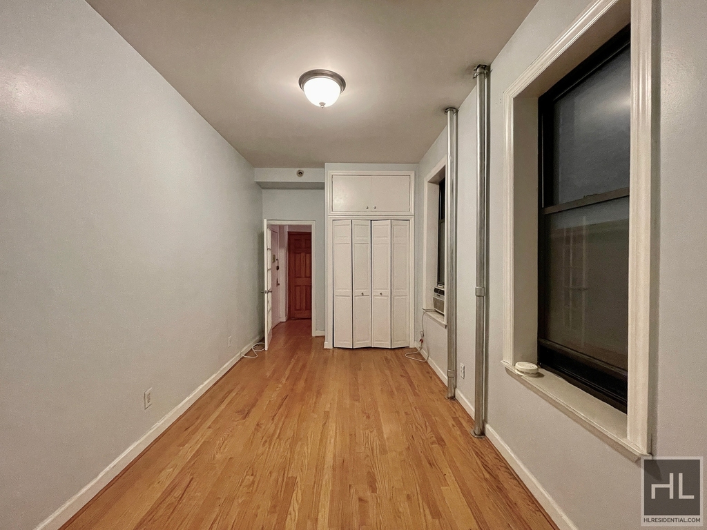 306 East 11 Street - Photo 3