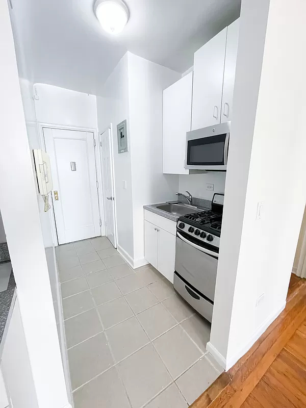 152 East 84th Street - Photo 3