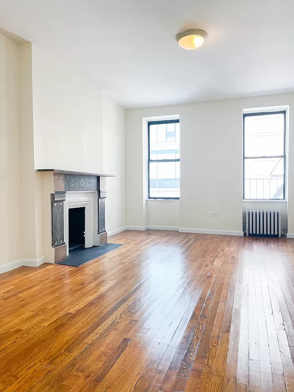 152 East 84th Street - Photo 1