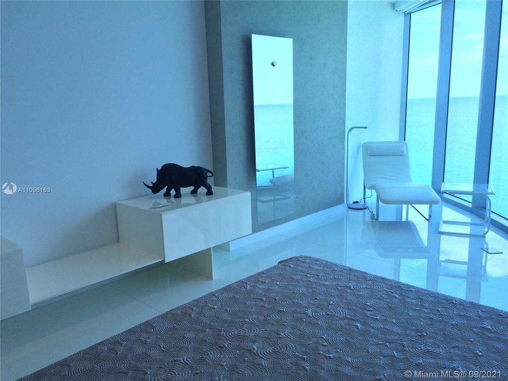 17001 Collins Ave - Photo 3