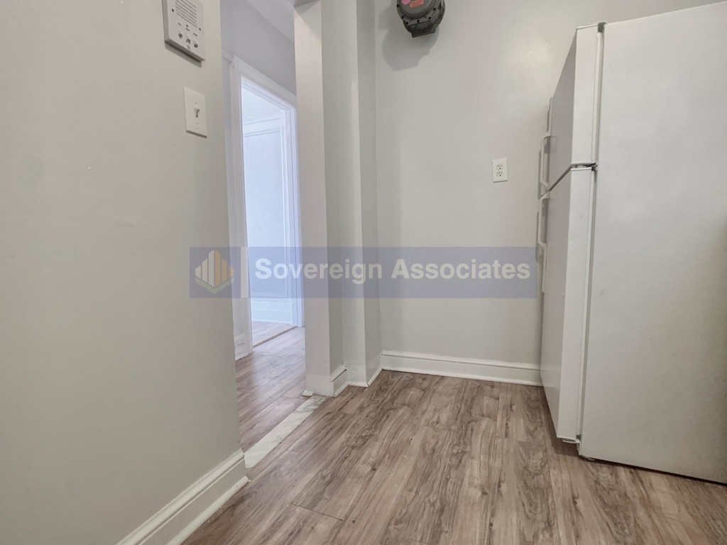 121 Post Avenue - Photo 9