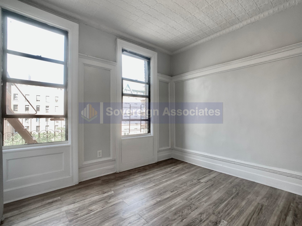 121 Post Avenue - Photo 0