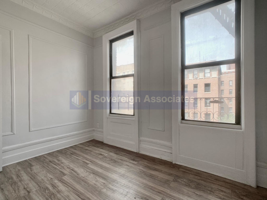 121 Post Avenue - Photo 2