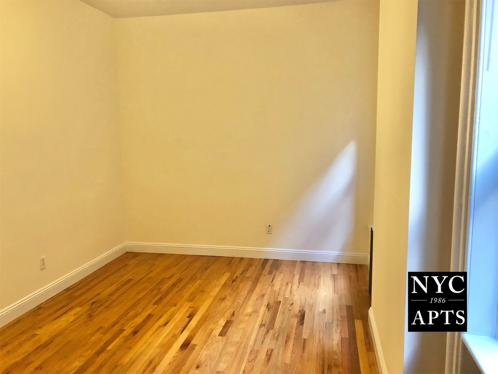 126 East 24th Street - Photo 5