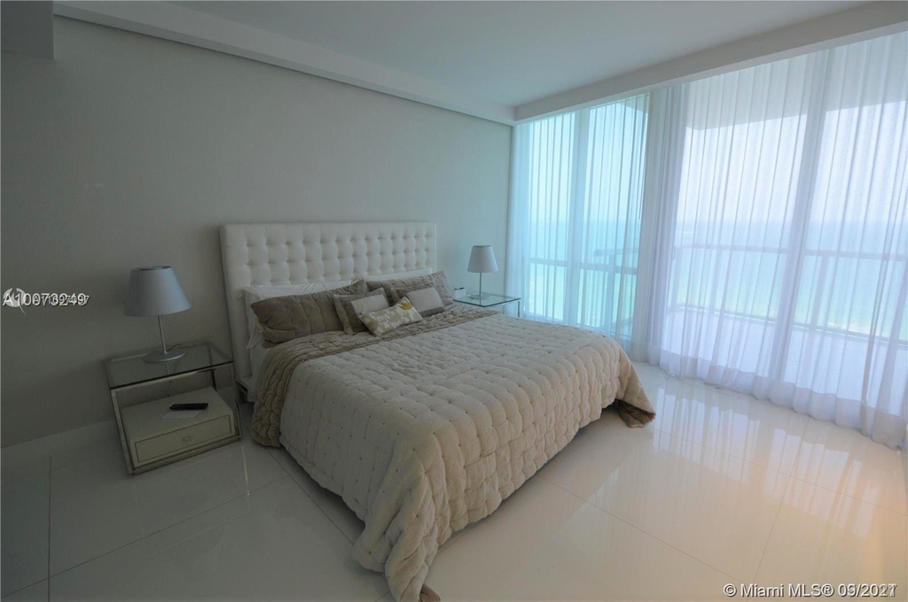 17121 Collins Ave - Photo 7