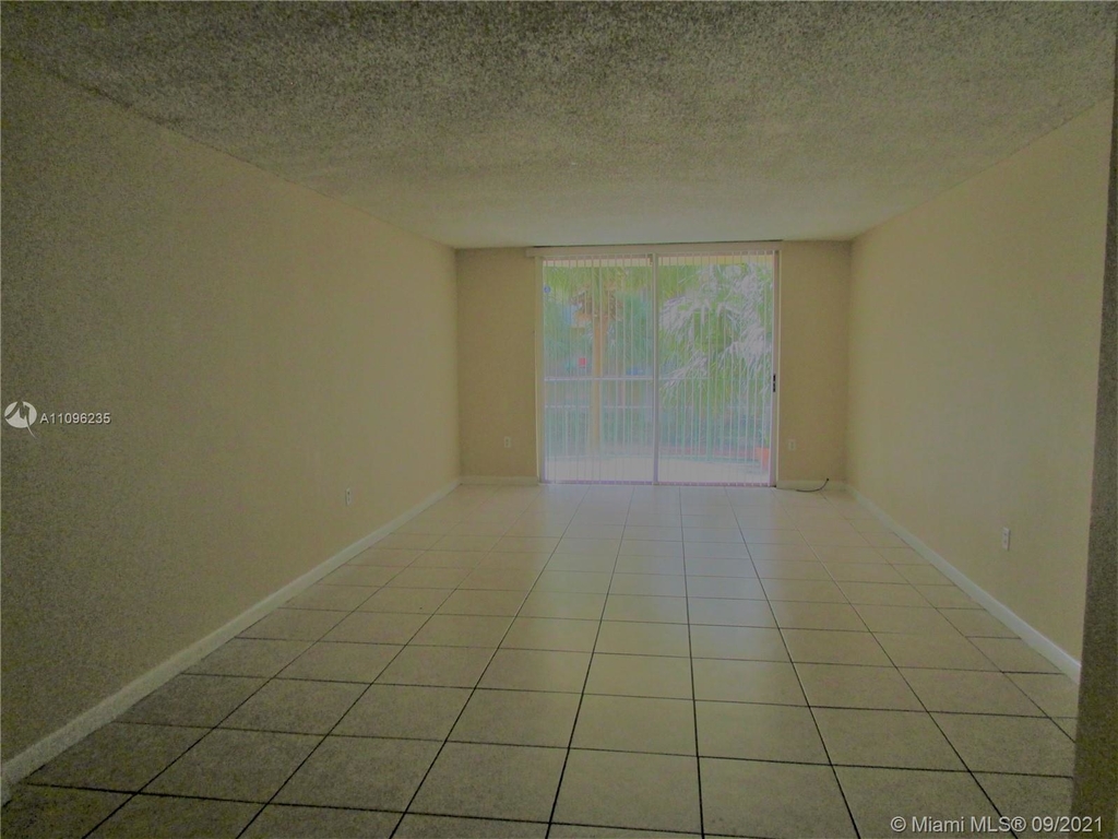 9360 Fontainebleau Blvd - Photo 2