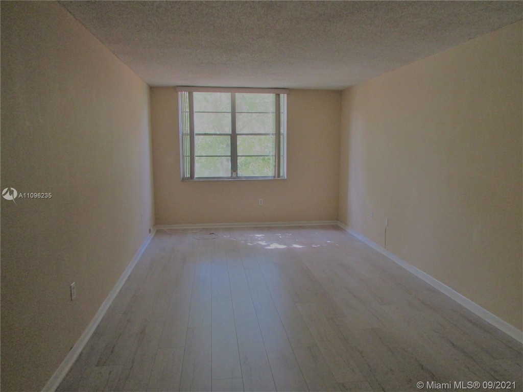 9360 Fontainebleau Blvd - Photo 11