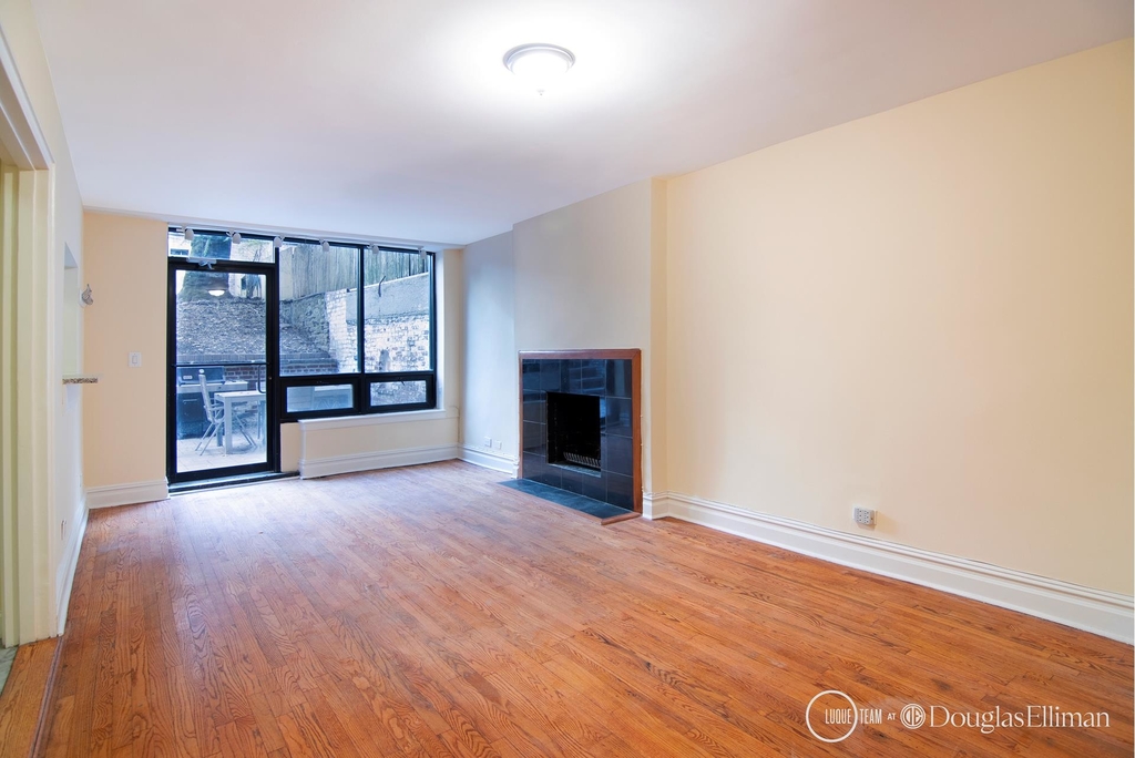 311 E 52nd St - Photo 1