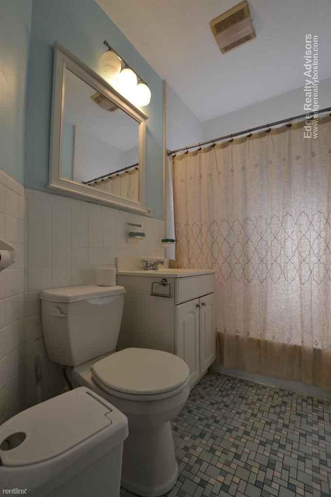 22 Brooks St # 2 - Photo 6