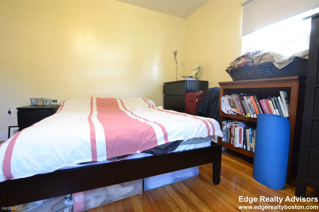 45 Beechcroft St Apt 3 - Photo 2