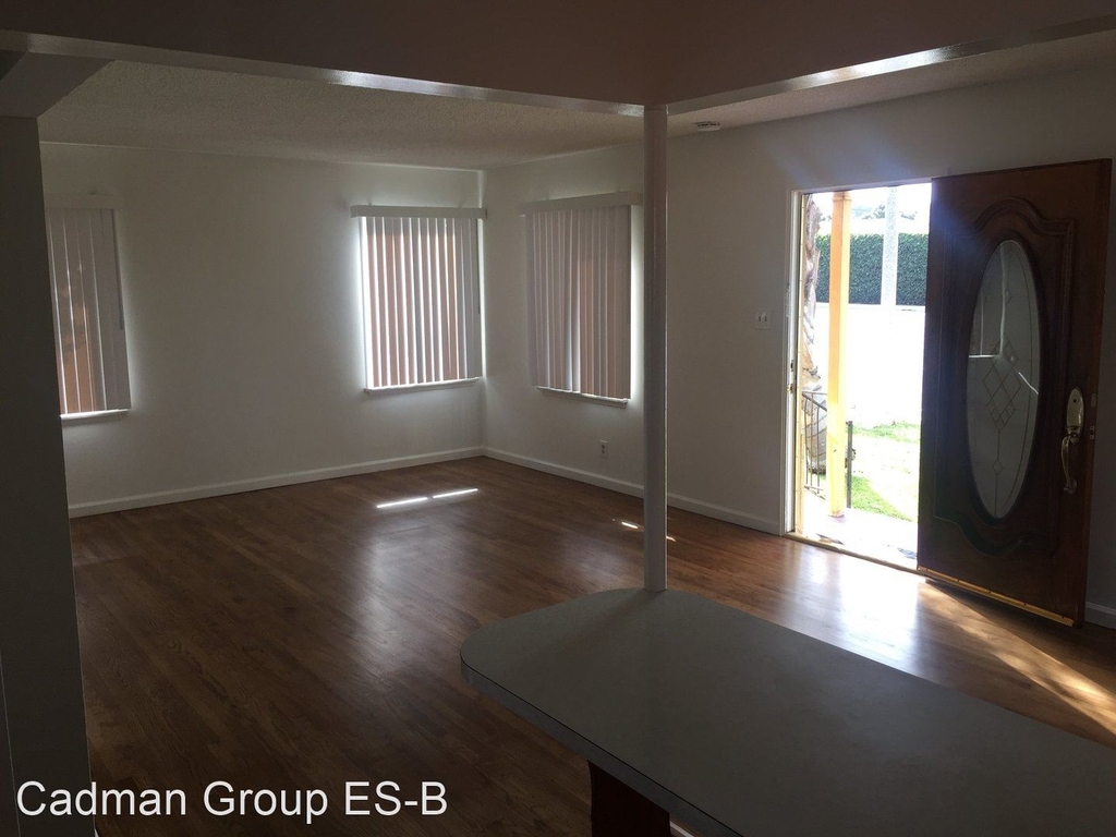 902 Crenshaw Boulevard - Photo 1