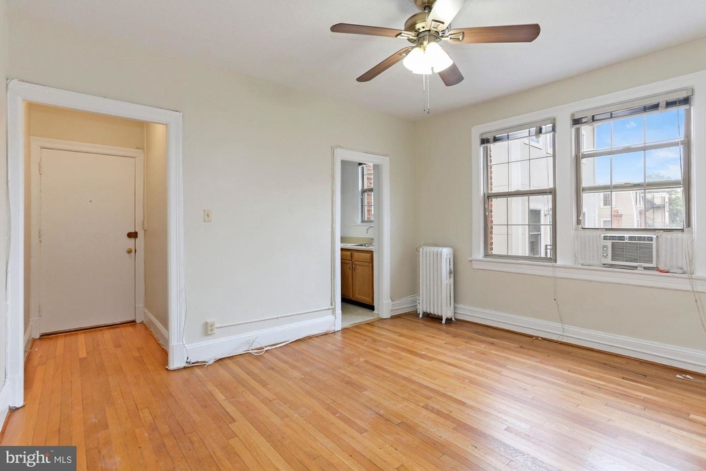 1441 Harvard St Nw #35 - Photo 3