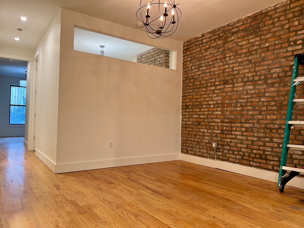 1340 Hancock Street - Photo 2