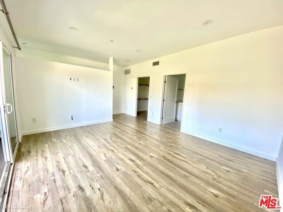 402 Pacific St Apt 2 - Photo 4