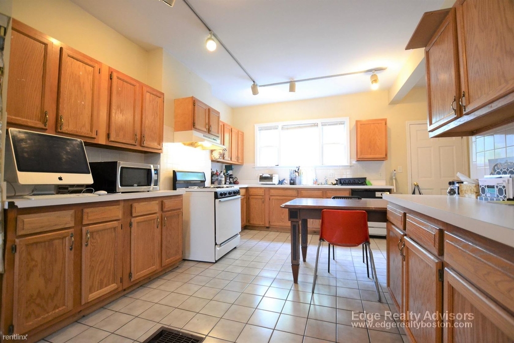 14 Woodmont St # 1 - Photo 0