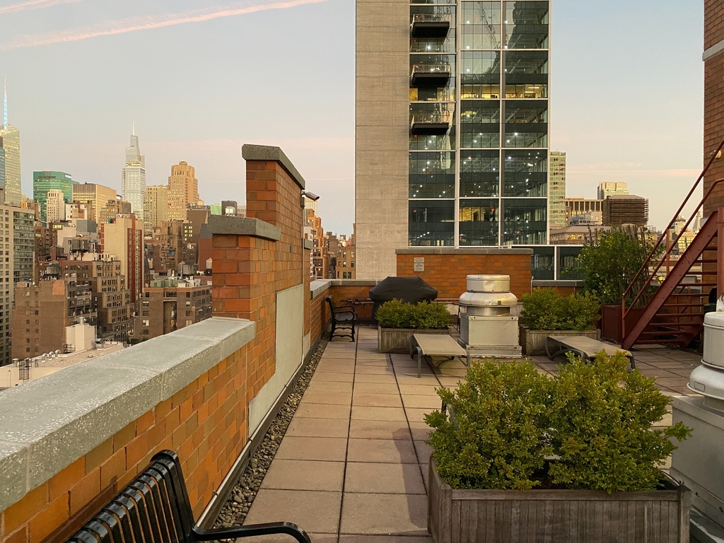 444 West 35th Street - Photo 17