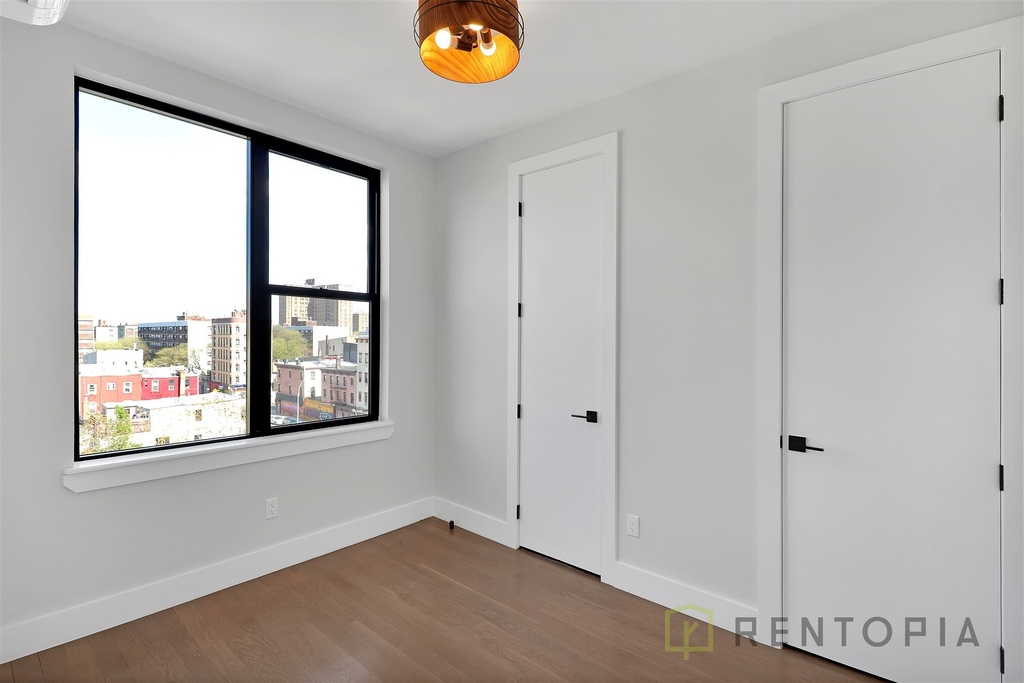 90 Manhattan Avenue - Photo 3