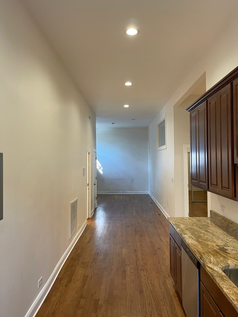 2559 West North Avenue - Photo 5