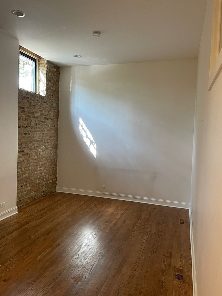 2559 West North Avenue - Photo 6