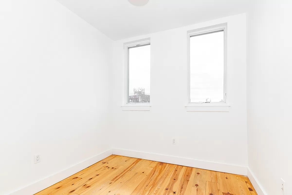 291 Metropolitan Avenue - Photo 4