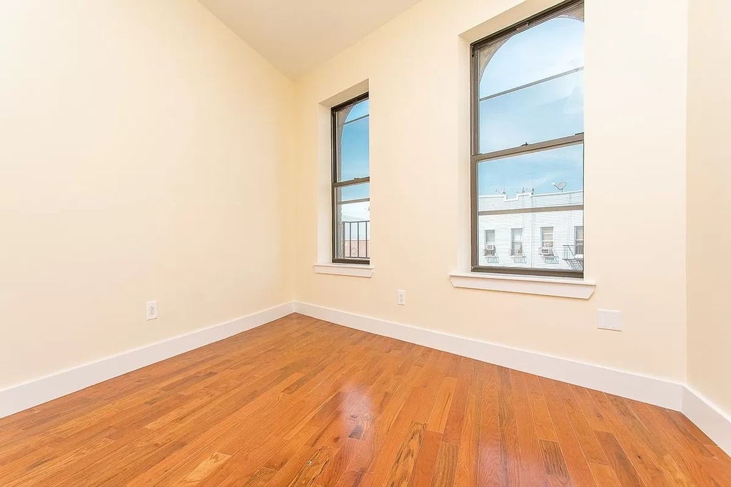 1044 Flushing Avenue - Photo 4