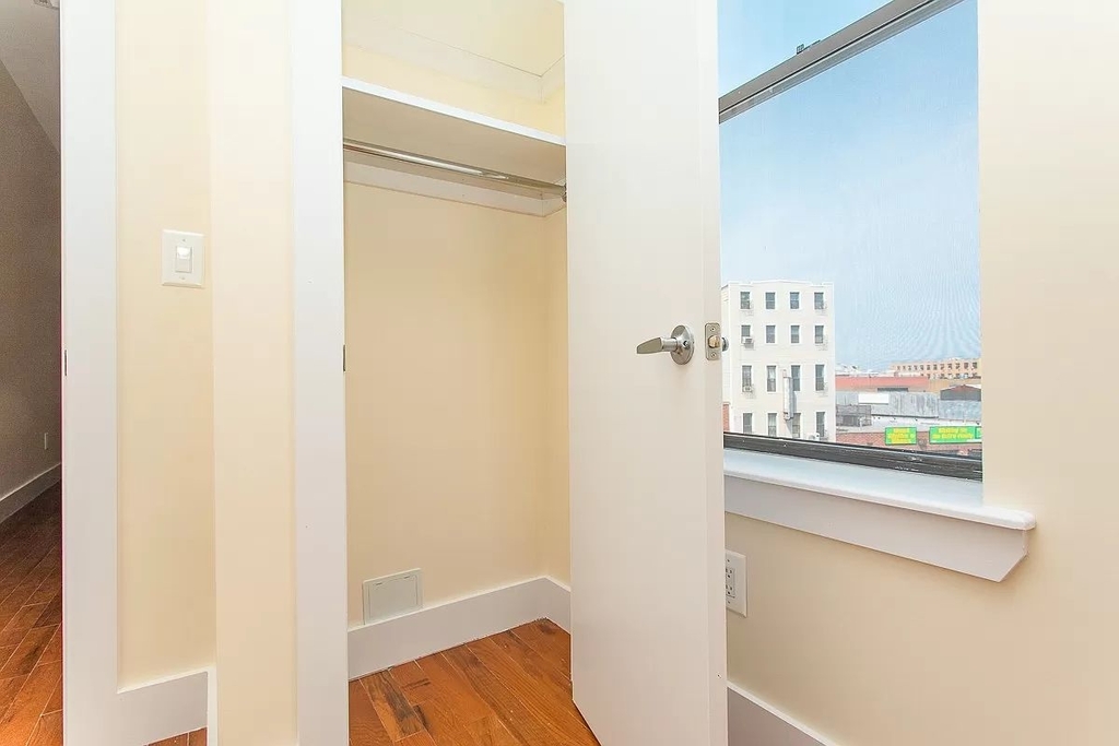 1044 Flushing Avenue - Photo 9