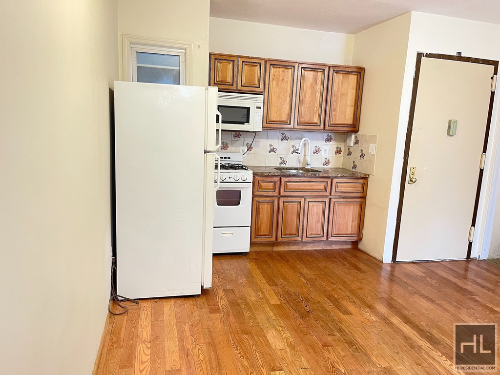 155 East 108 Street - Photo 9