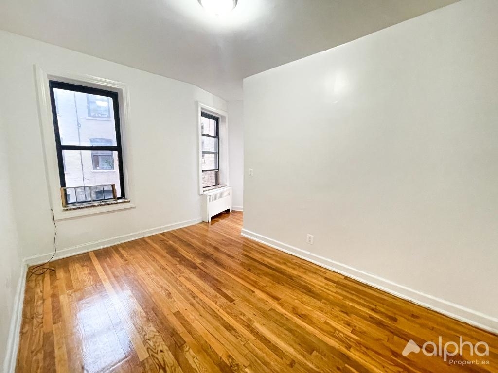 315 E 108th - Photo 2