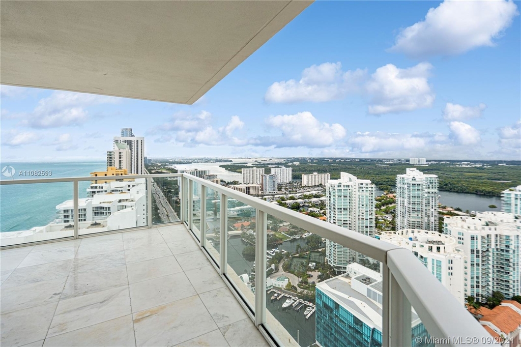 16699 Collins Ave - Photo 3