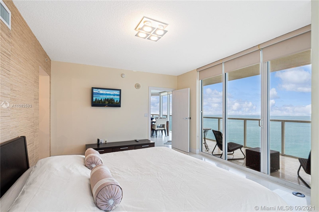 16699 Collins Ave - Photo 10