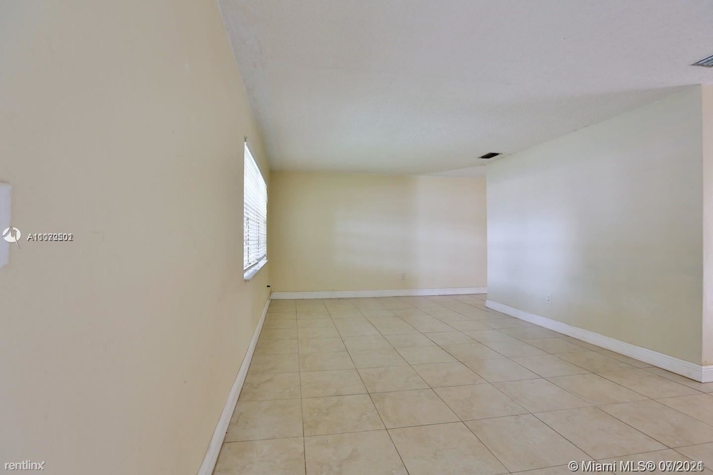 1711 Red Rd - Photo 4