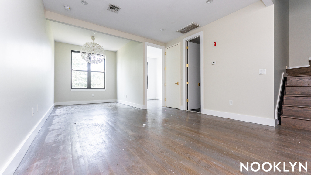 162 Stuyvesant Avenue - Photo 0